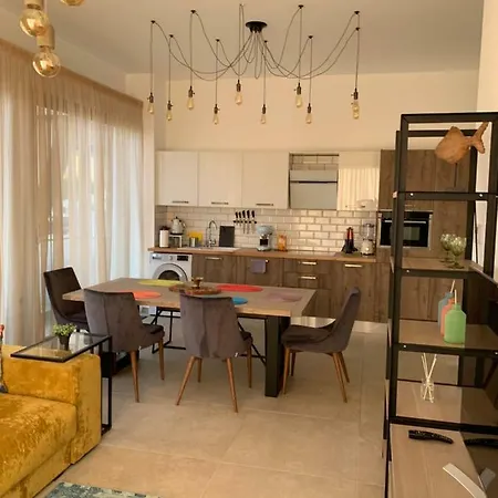 Flamingo Lux דירה